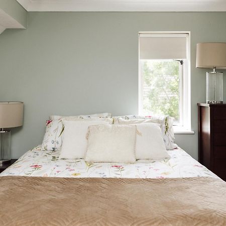 Beautiful Apartment In Guildford With Parking Send Экстерьер фото