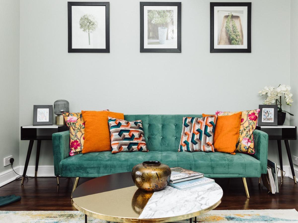 Beautiful Apartment In Guildford With Parking Send Экстерьер фото