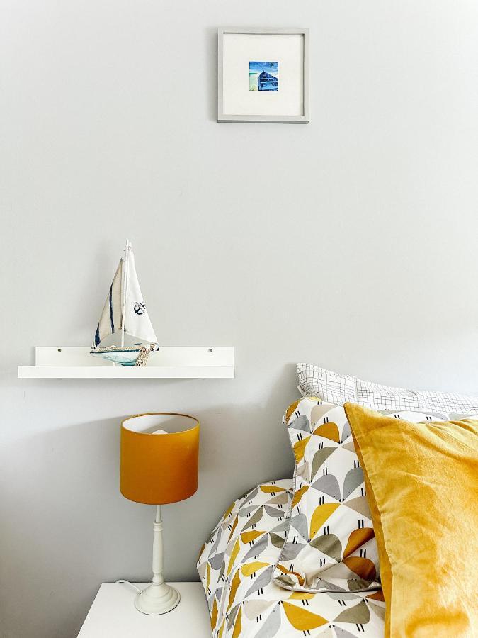 Beautiful Apartment In Guildford With Parking Send Экстерьер фото
