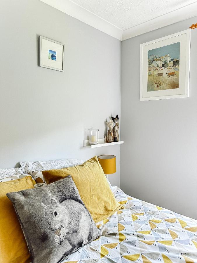 Beautiful Apartment In Guildford With Parking Send Экстерьер фото