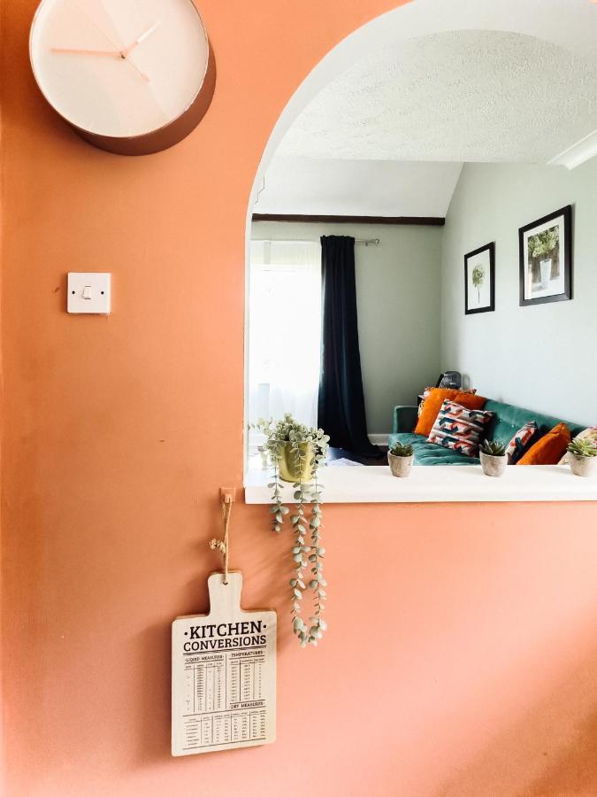 Beautiful Apartment In Guildford With Parking Send Экстерьер фото