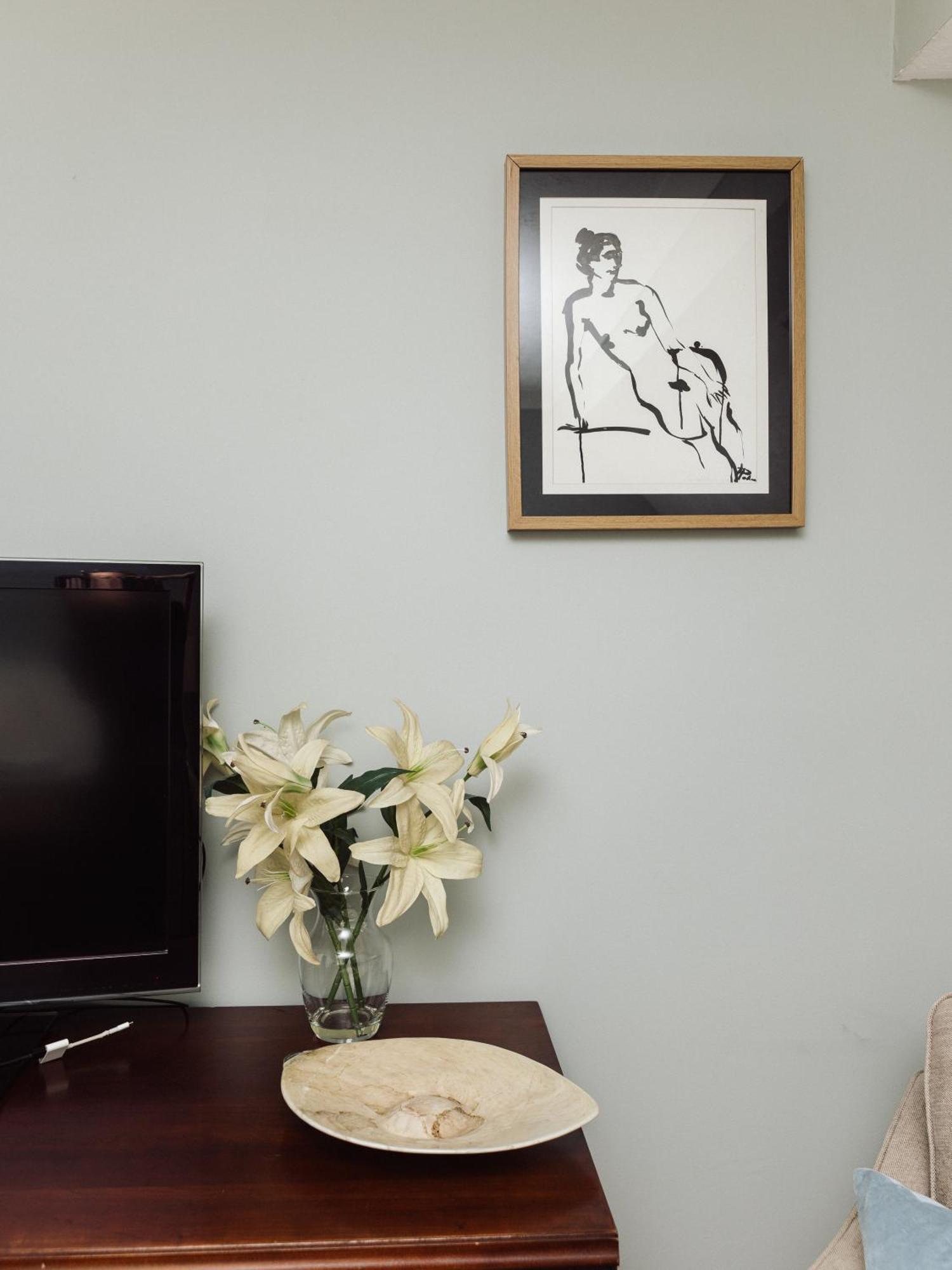 Beautiful Apartment In Guildford With Parking Send Экстерьер фото