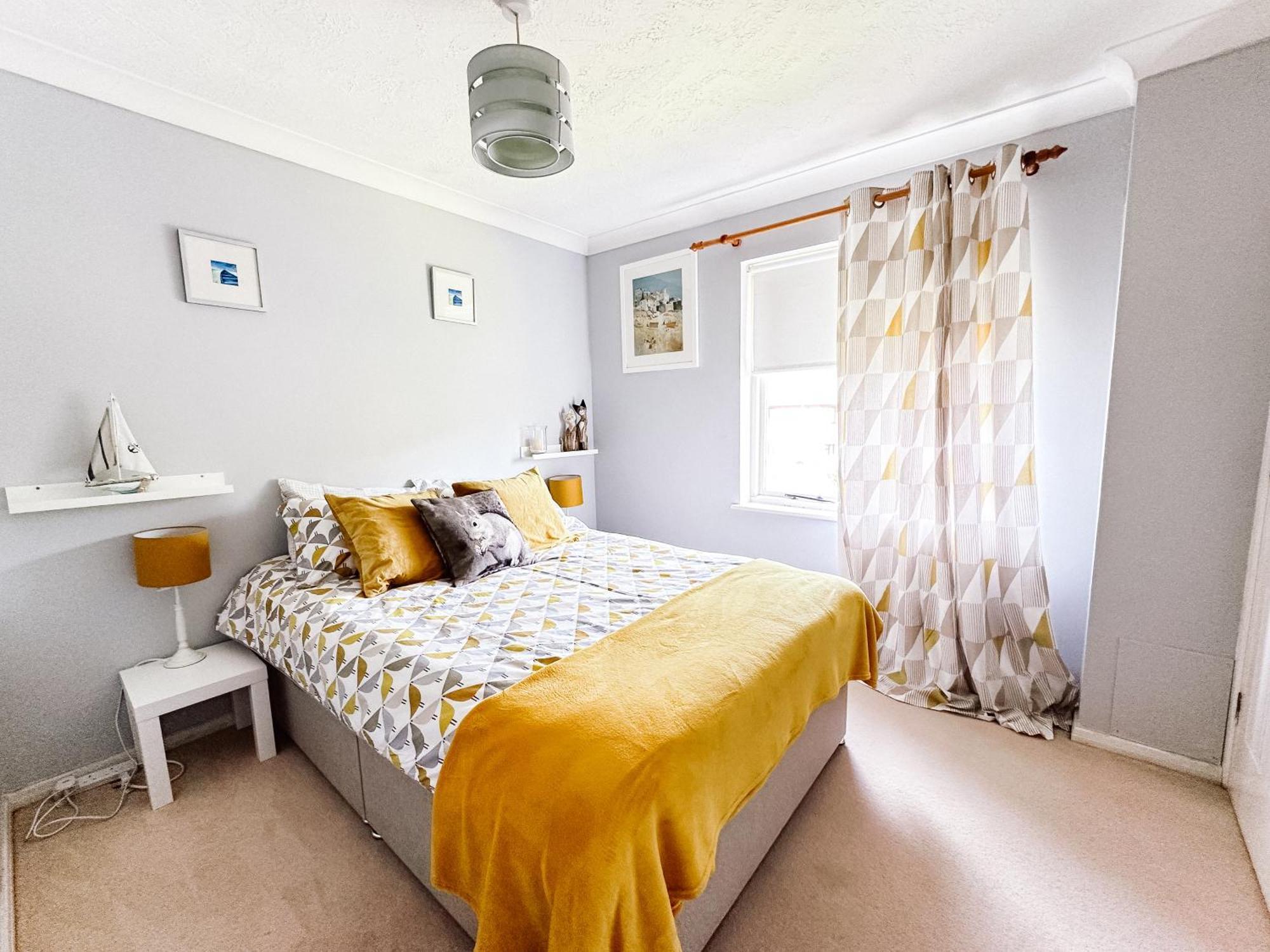 Beautiful Apartment In Guildford With Parking Send Экстерьер фото