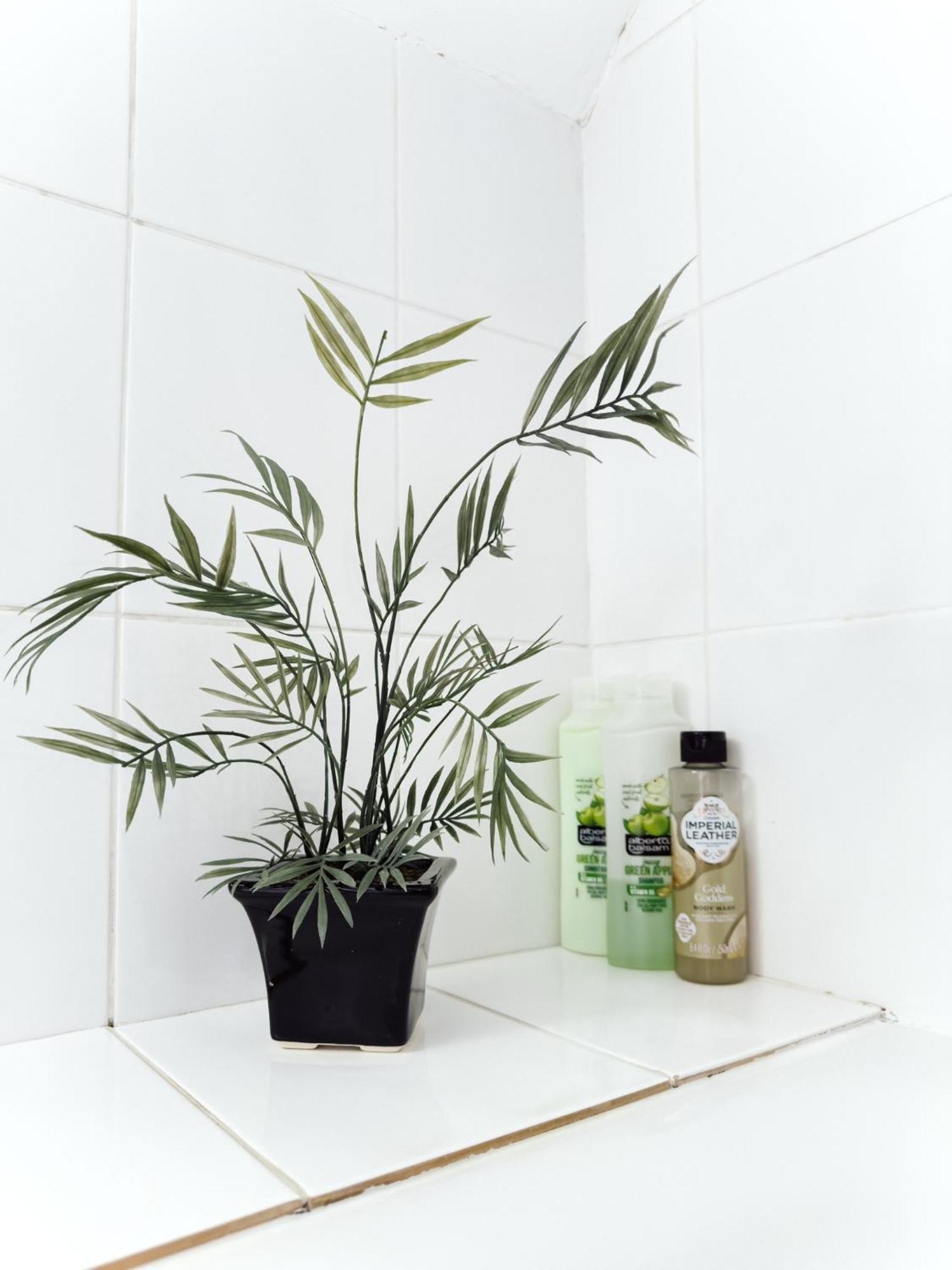 Beautiful Apartment In Guildford With Parking Send Экстерьер фото