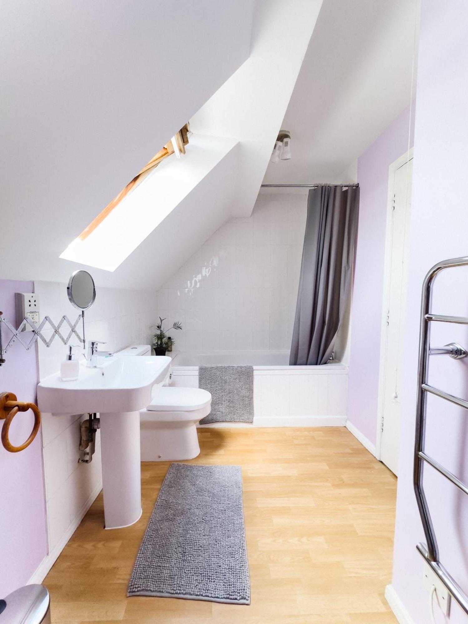 Beautiful Apartment In Guildford With Parking Send Экстерьер фото