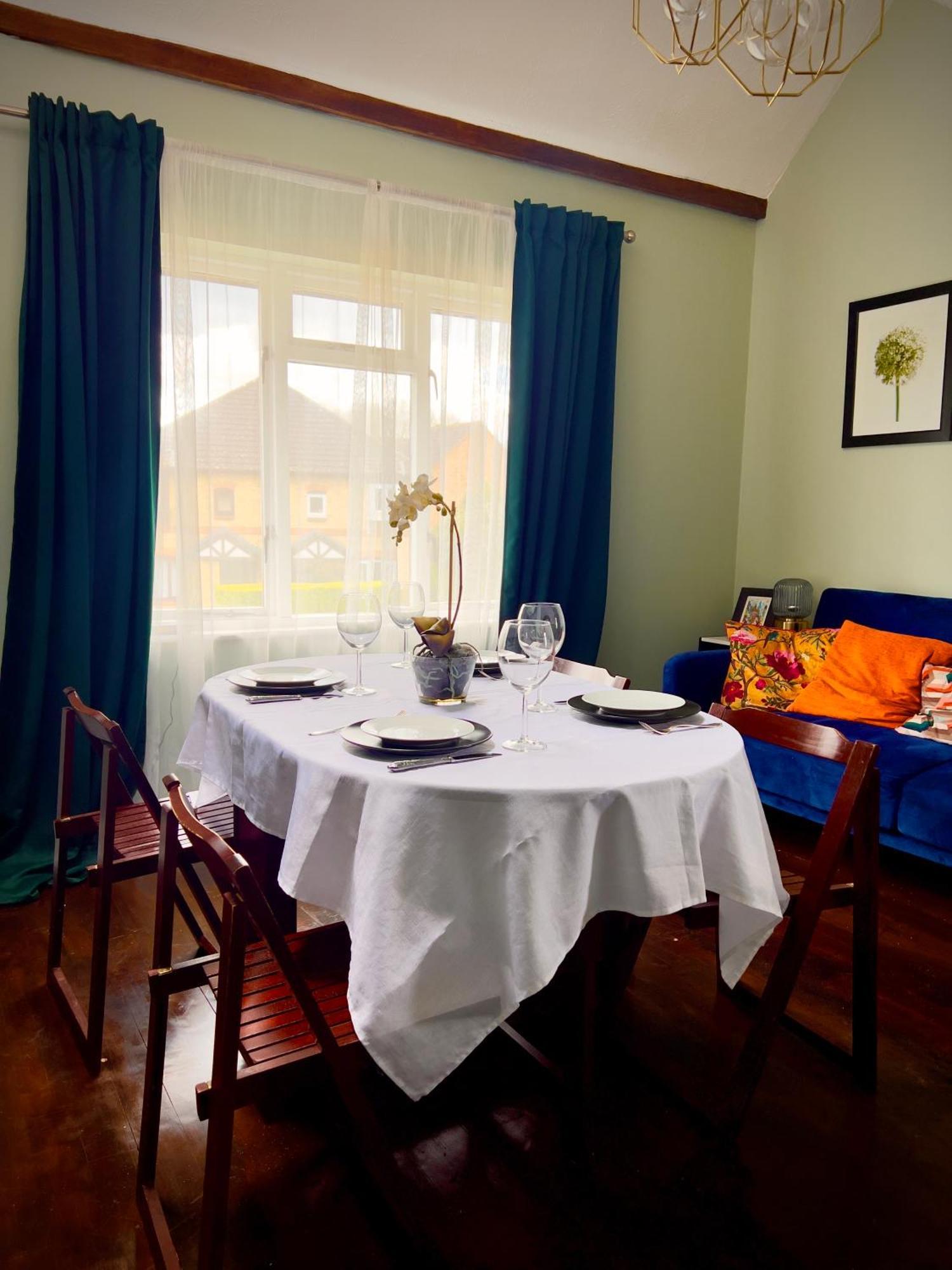 Beautiful Apartment In Guildford With Parking Send Экстерьер фото