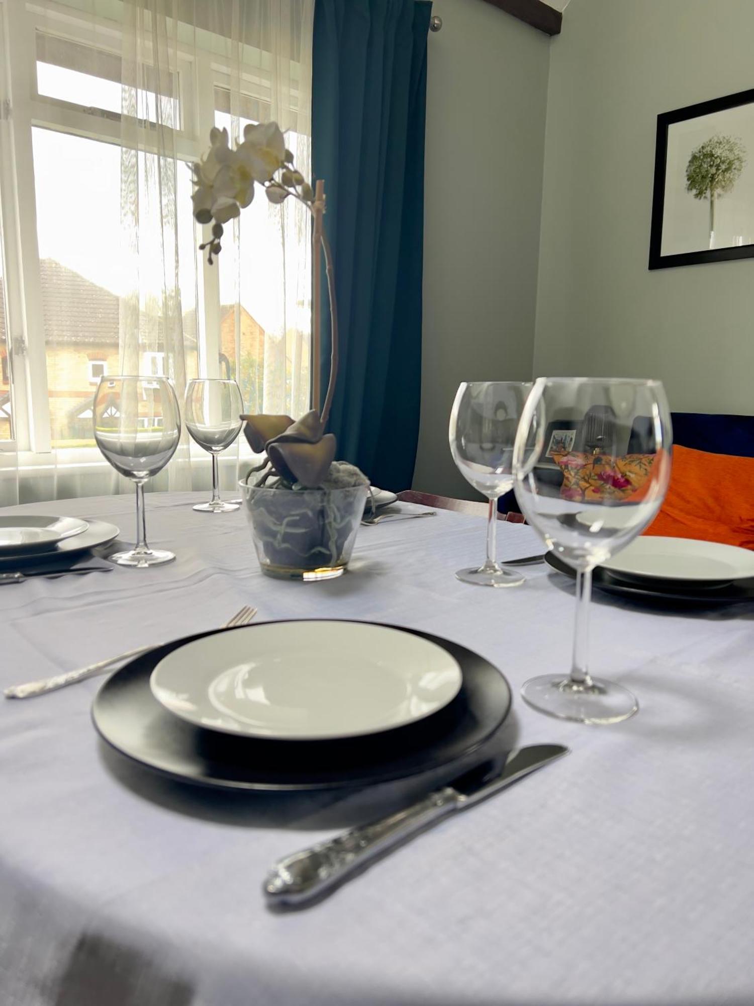 Beautiful Apartment In Guildford With Parking Send Экстерьер фото
